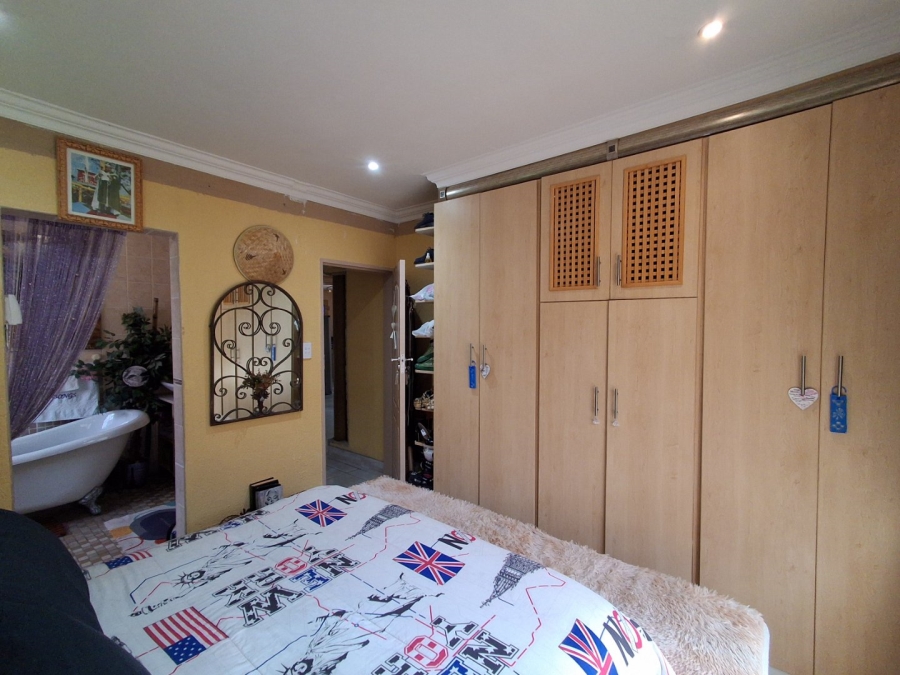 2 Bedroom Property for Sale in Flamwood North West